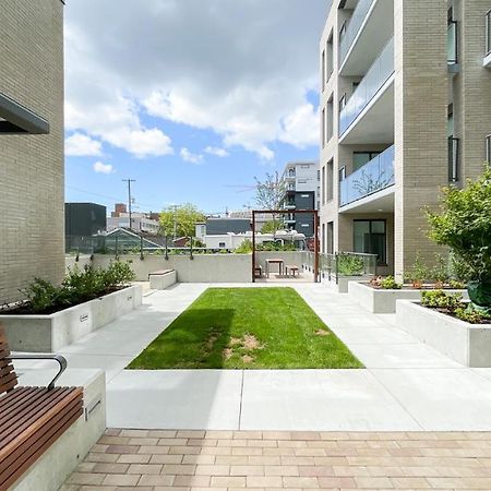 Spacious New Apartment With Working Space@Oakridge Ванкувер Экстерьер фото