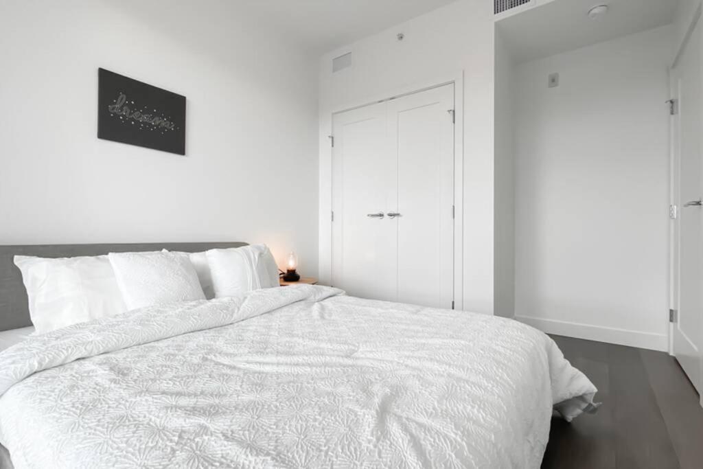 Spacious New Apartment With Working Space@Oakridge Ванкувер Экстерьер фото